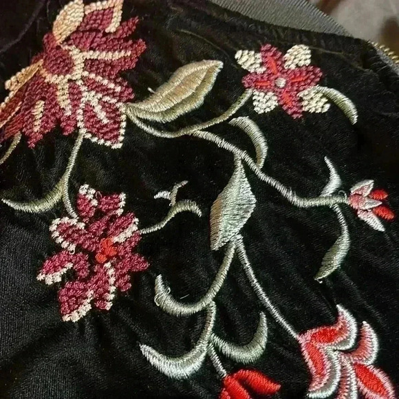 Anna, a new approach women’s extra large velvet like zip up jacket. - Picture 12 of 12